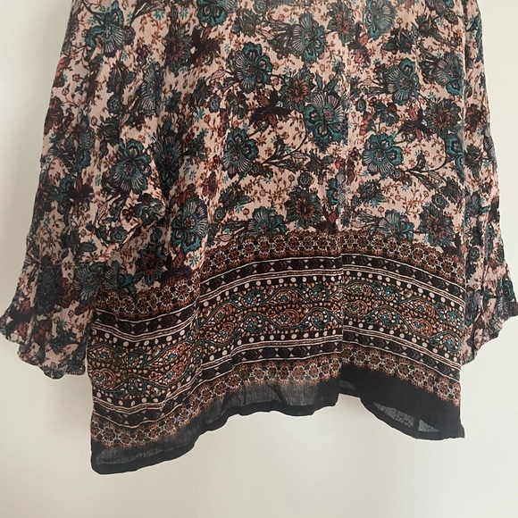 Floral Chiffon Crop Top - Picture 2 of 4
